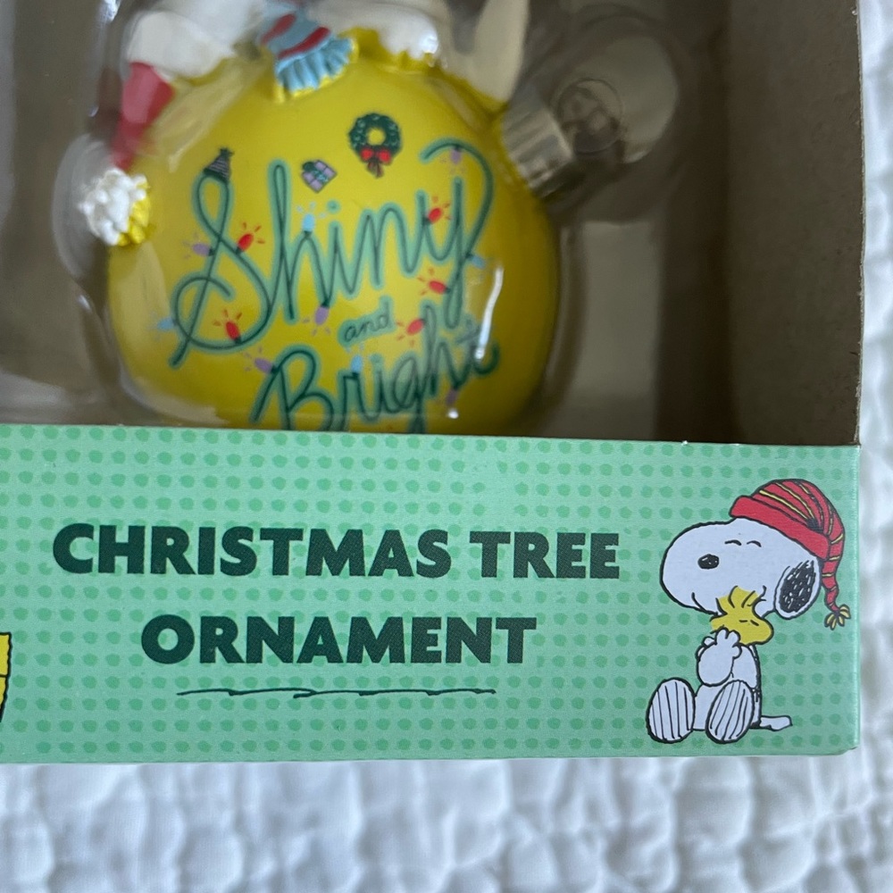 Peanuts x Hallmark Christmas Ornament - Picture 4 of 5